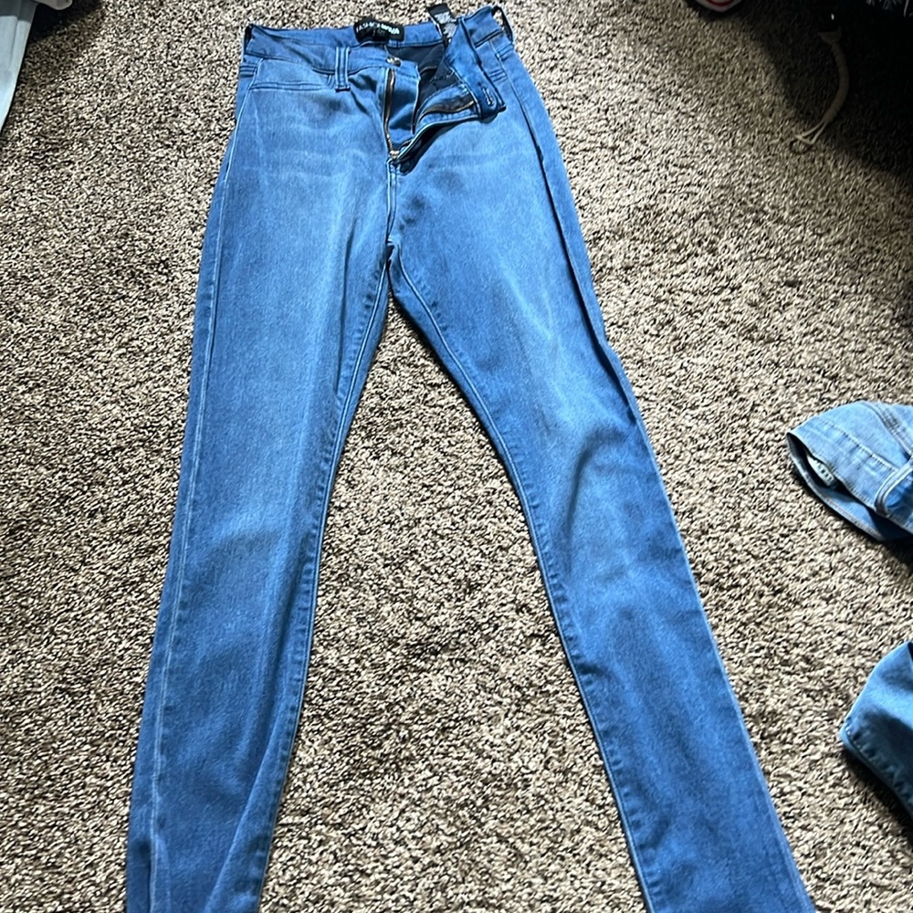 Fashion nova, stretch jeggings.